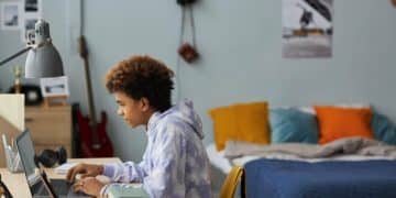 Online Shopping Budget: A Student's Guide to Smart Spending - Cover Image