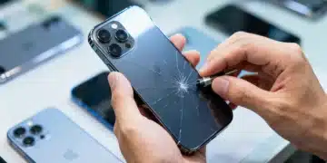 Detailed inspection of refurbished smartphone for quality assurance